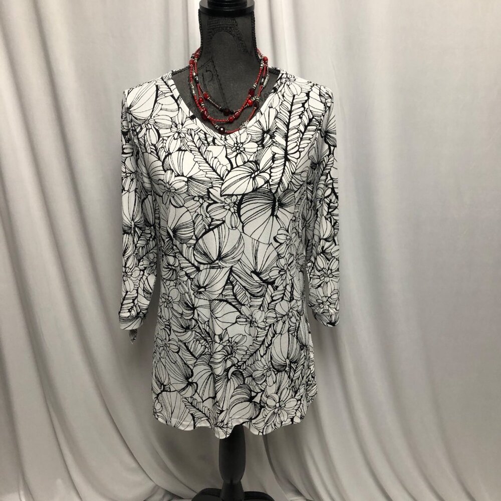 Christopher and Banks Top Womens Size Medium White Black Floral Stretchy Tunic